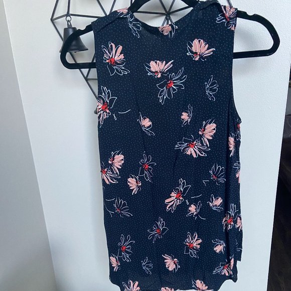 Banana Republic Sleeveless Blouse - Picture 2 of 3